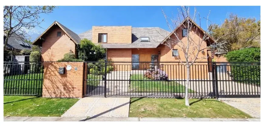 Casa En Venta De 6 Dorm. En Peñalolén