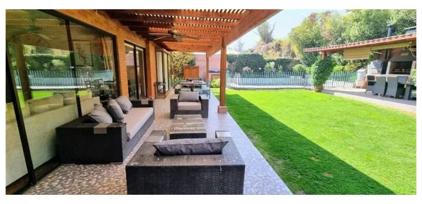 Casa En Venta De 6 Dorm. En Peñalolén