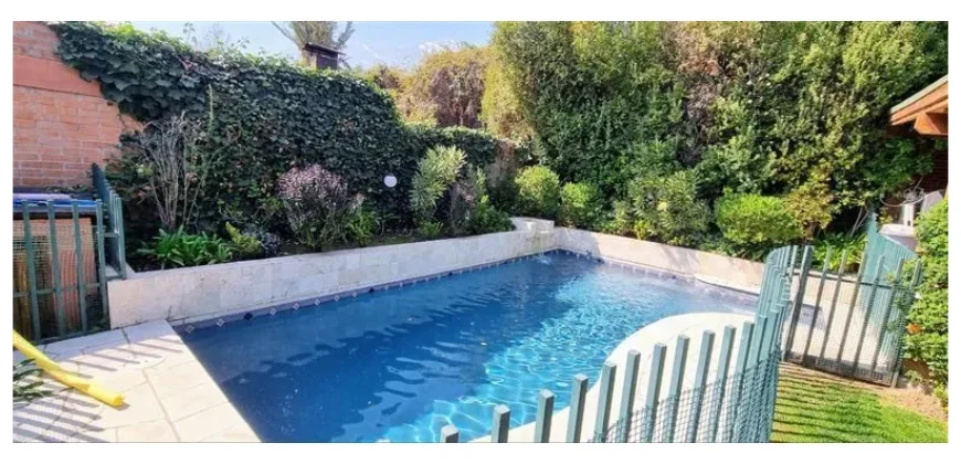Casa En Venta De 6 Dorm. En Peñalolén