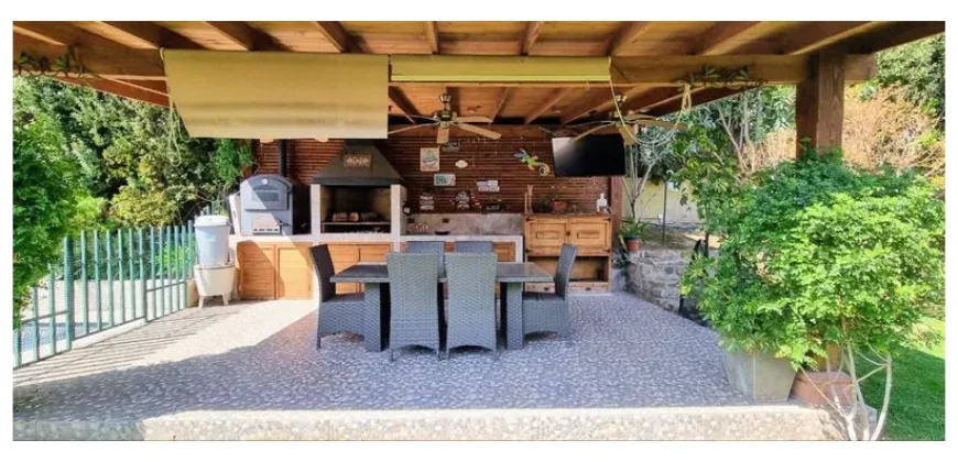 Casa En Venta De 6 Dorm. En Peñalolén