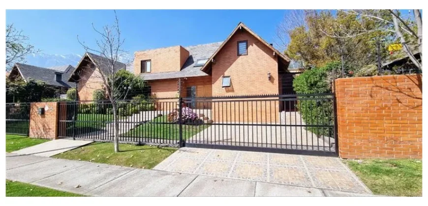 Casa En Venta De 6 Dorm. En Peñalolén