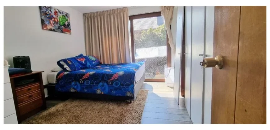 Casa En Venta De 6 Dorm. En Peñalolén