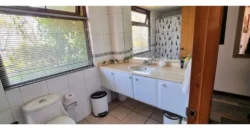 Casa En Venta De 6 Dorm. En Peñalolén