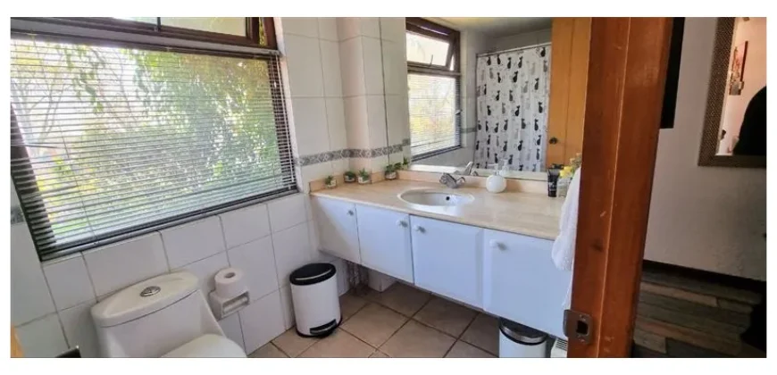 Casa En Venta De 6 Dorm. En Peñalolén