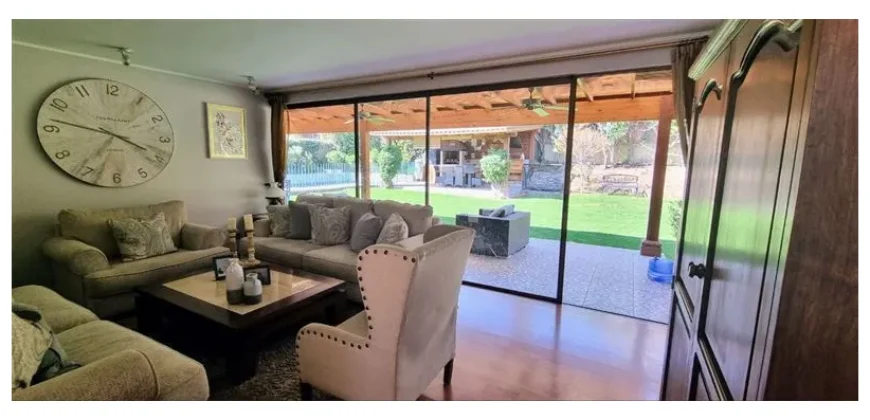 Casa En Venta De 6 Dorm. En Peñalolén