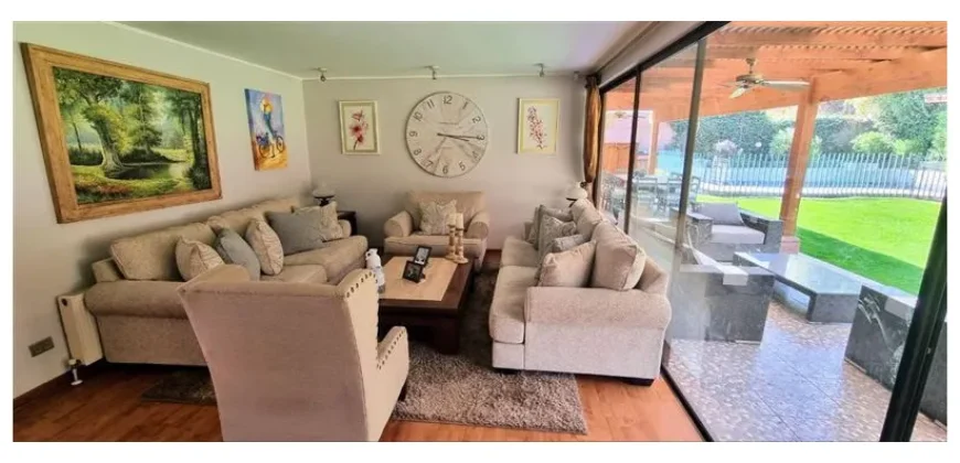 Casa En Venta De 6 Dorm. En Peñalolén