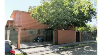 Hermosa Casa Con Piscina En Peñalolén Alto