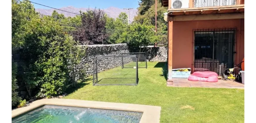 Hermosa Casa Con Piscina En Peñalolén Alto