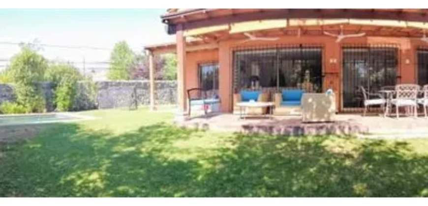 Hermosa Casa Con Piscina En Peñalolén Alto