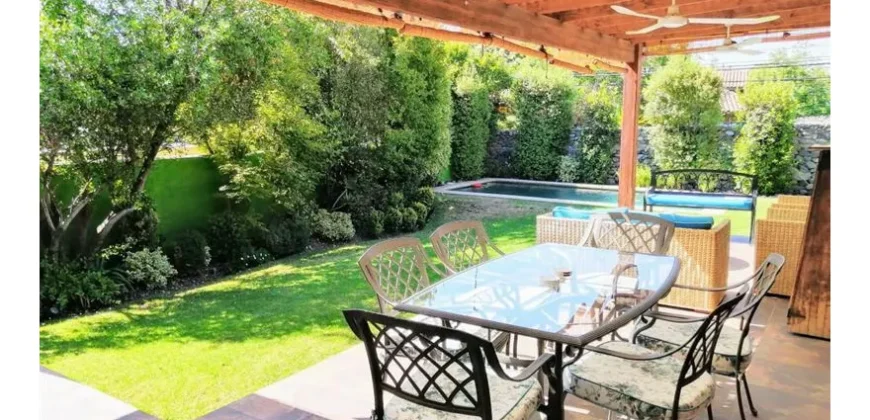Hermosa Casa Con Piscina En Peñalolén Alto