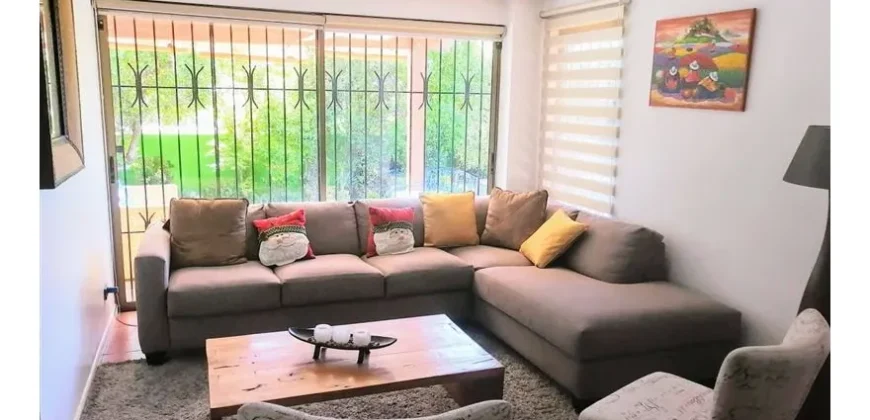 Hermosa Casa Con Piscina En Peñalolén Alto