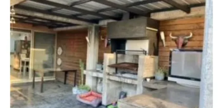 Casa En Las Pircas 4 Dormitorios 3 Baños